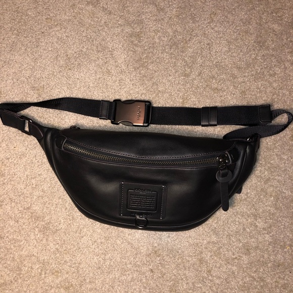 COACH- cross body - Picture 2 of 4